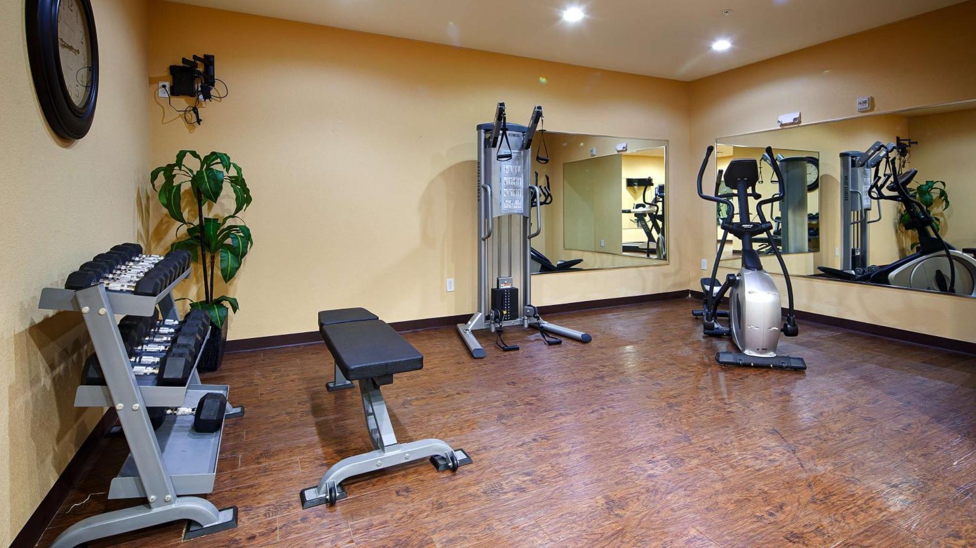Best Western Plus Fort Worth Forest Hill Inn & Suites Exterior photo